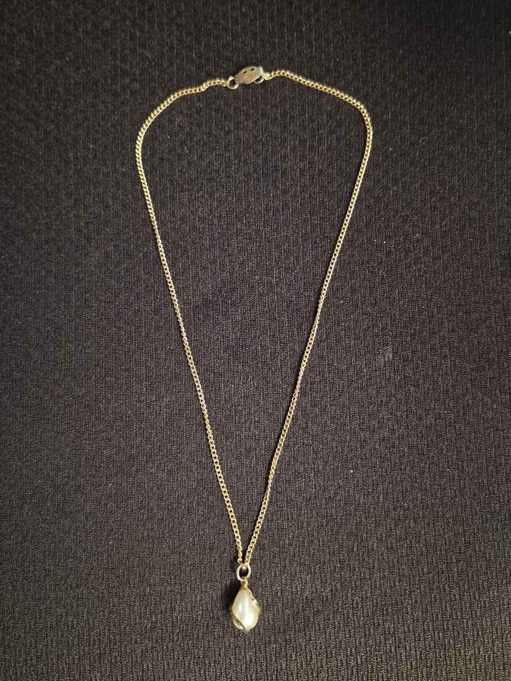 Vintage Dainty Gold Tone Teardrop Pearl Pendant Necklace